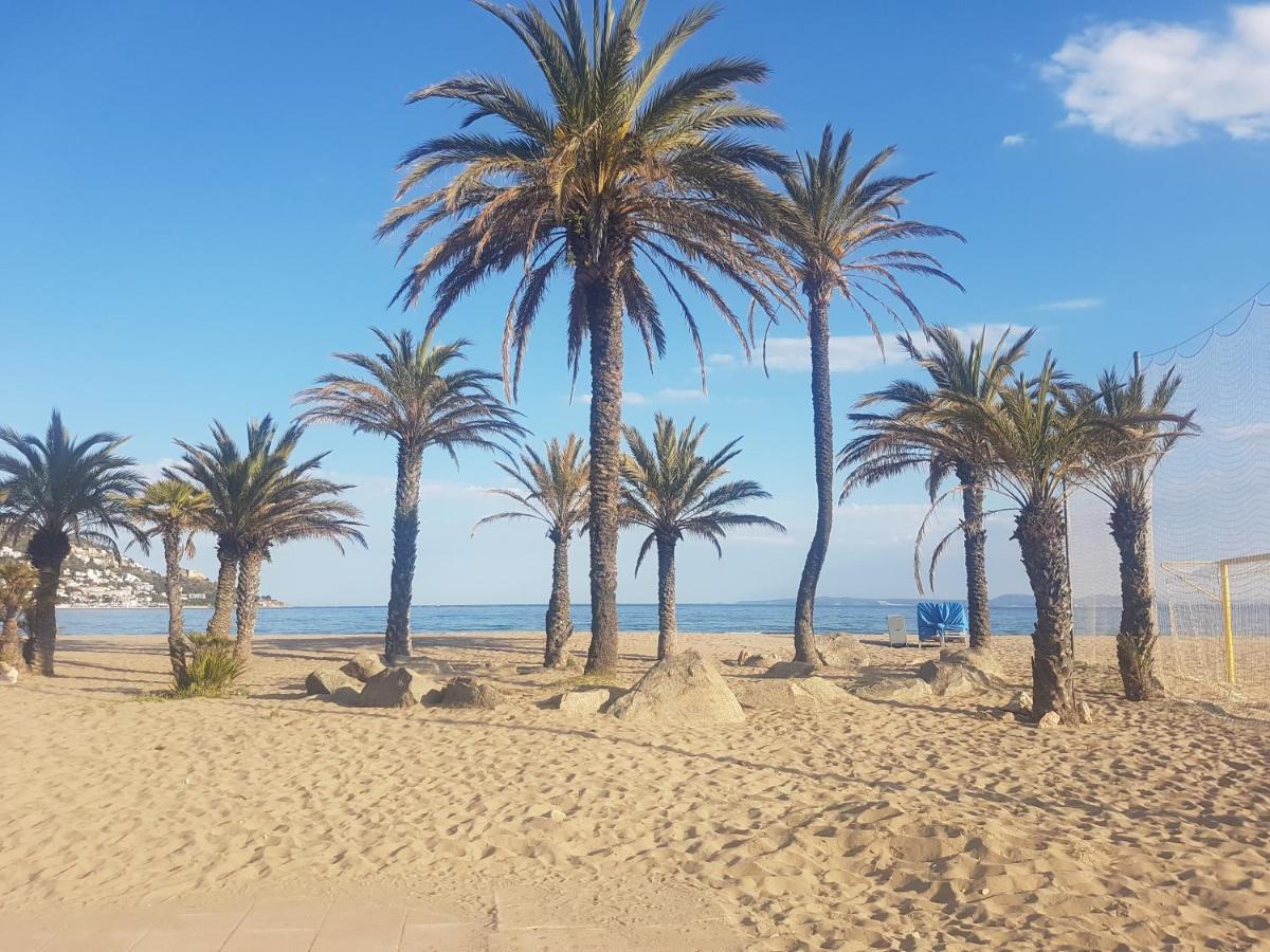 Beautiful Apartment In Front Of Beach, Pool, View Roses Exterior foto